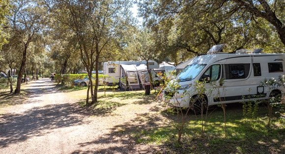 Emplacement pour camping-car ou tente proche du pont du Gard