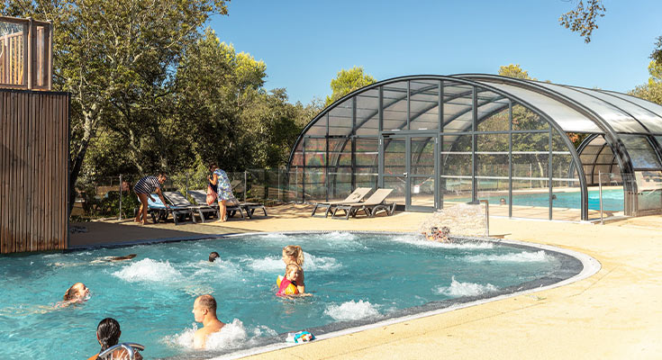 Piscine avec Dôme camping du Domaine de Massereau