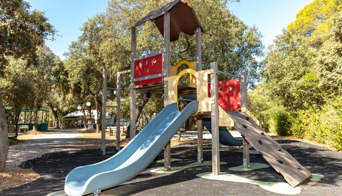 Aire de jeux pour enfants au camping du Domaine de Massereau