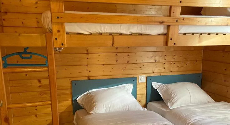 Chambre pour enfants dans un chalet au camping du Domaine de Massereau