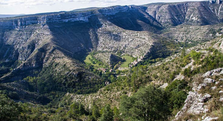 Vue sur le Cirque de Navacelles dans les Cévennes