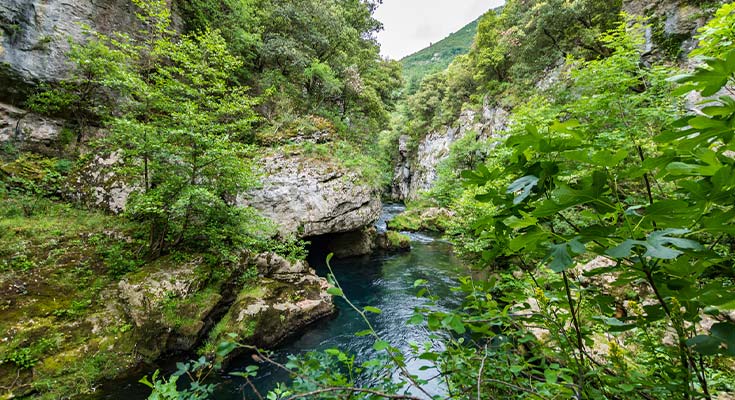 Randonnée et balade en famille aux Gorges de la Vis dans le Gard