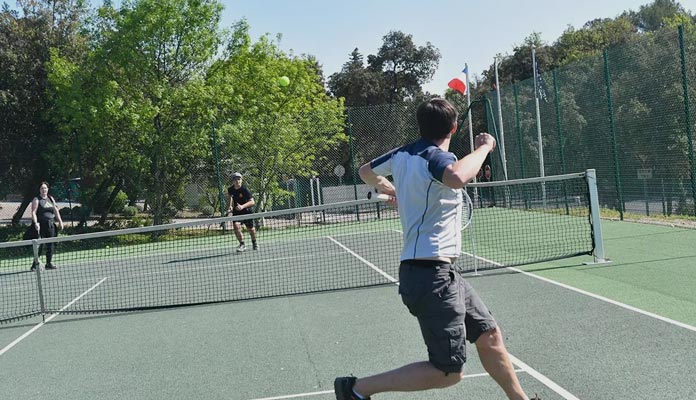 Terrain de tennis au camping du Domaine de Massereau