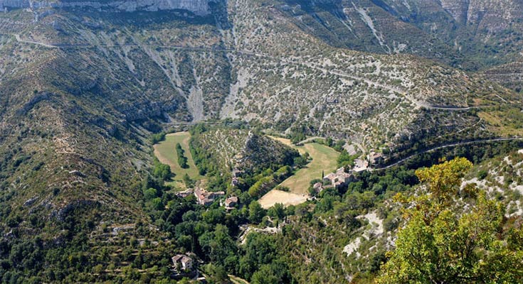 Vue sur le Cirque de Navacelles dans les Cévennes